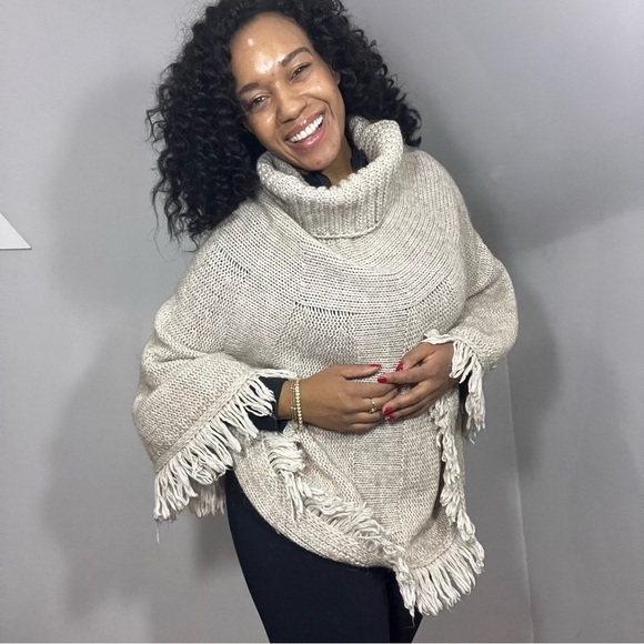 Iperico Neutral Knit Poncho Wool Alpaca Fringe Shawl Apres Ski Made in Italy - Picture 8 of 13